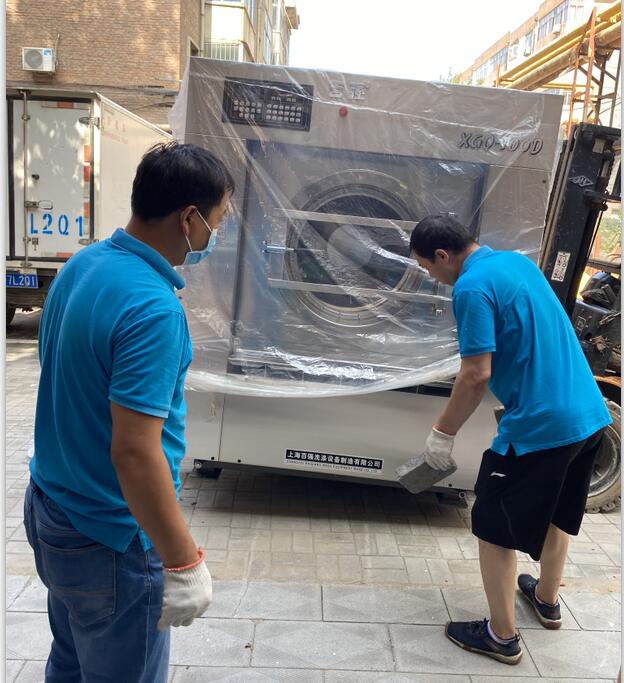 辛集第一醫(yī)院洗衣房洗滌設備送貨現(xiàn)場圖片